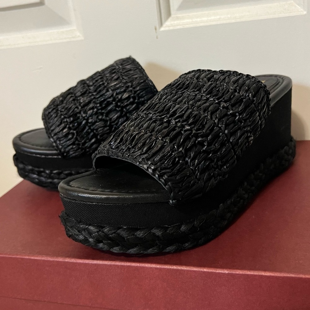 LAST CHANCE ⚫️ NIB TORGEIS 7 Sandals ⚫️